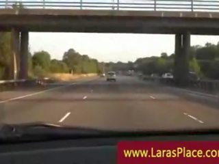Niegrzeczne marriageable dziewczyna w pończochy w górę na truck kierowca penis