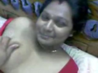 Indický sexy desi tetička v červený šaty