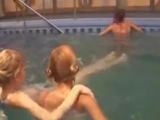 Fascinerende lesvos i den svømming basseng